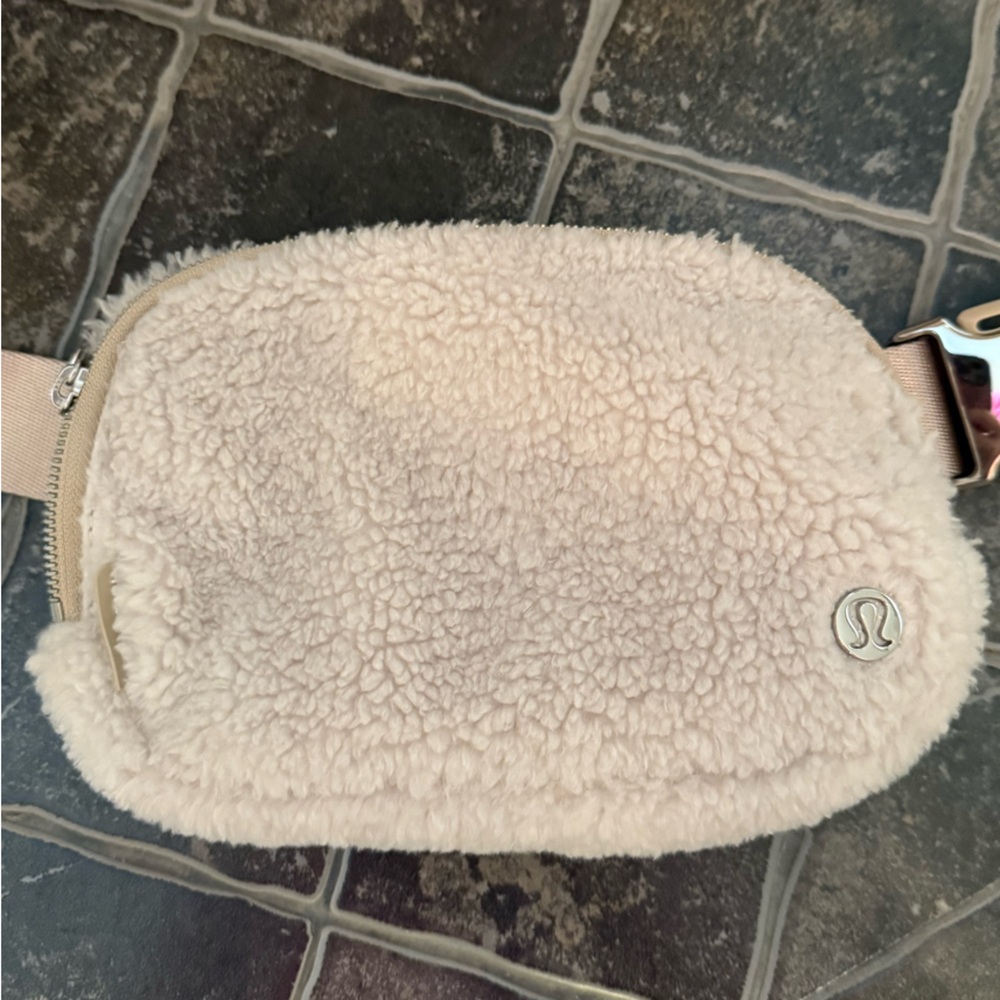 lululemon athletica Cream Sherpa Bag